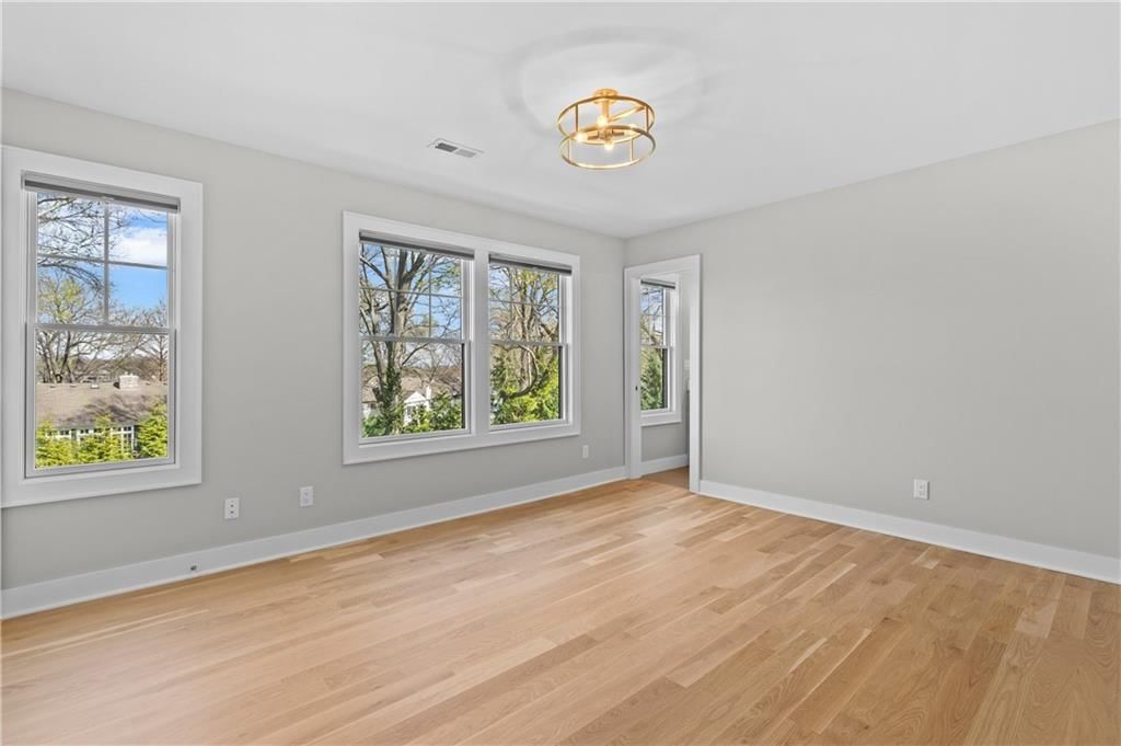 8909 Lee Boulevard — photo 39