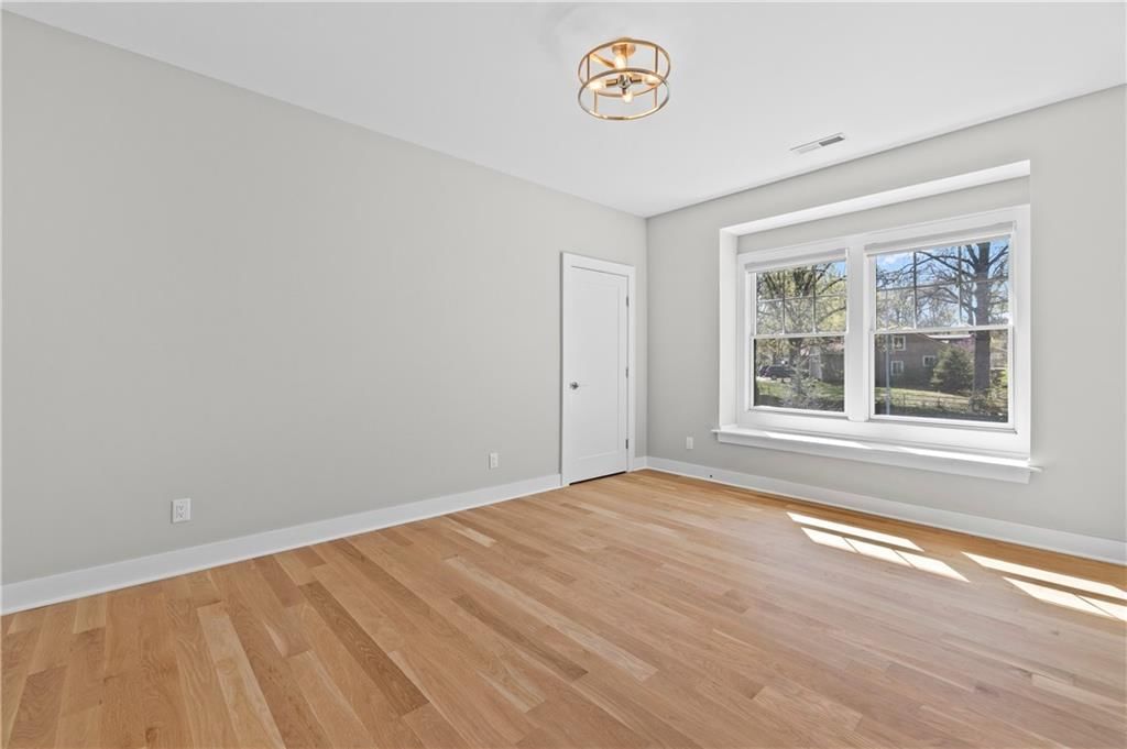 8909 Lee Boulevard — photo 46