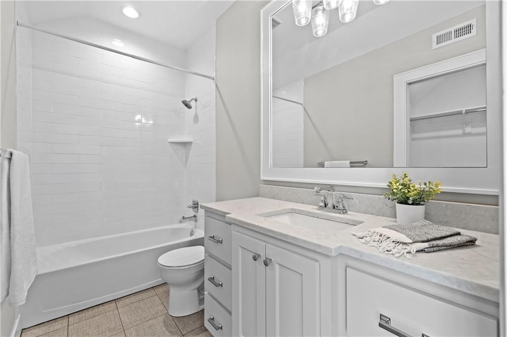 8909 Lee Boulevard — photo 48