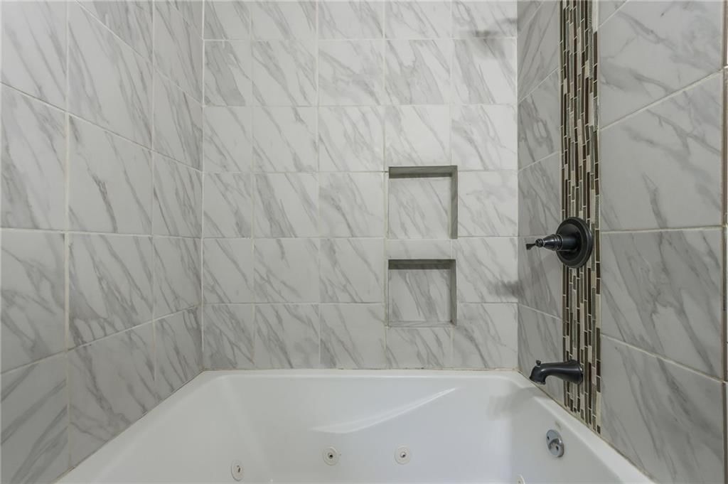 3810 Wyandotte Street — photo 24