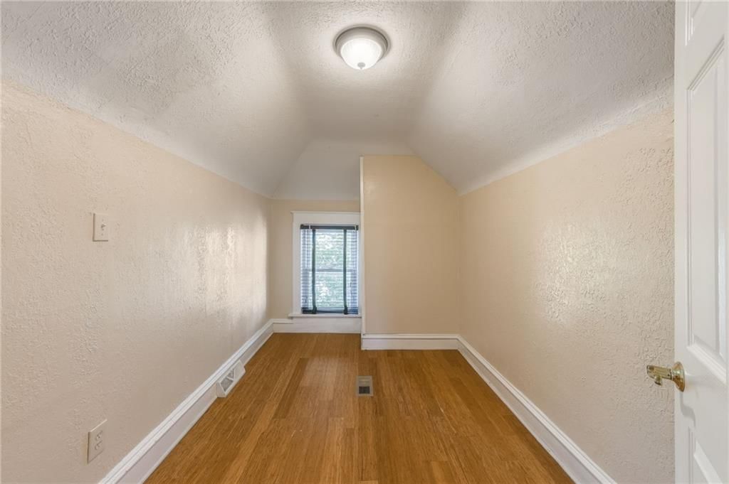 3810 Wyandotte Street — photo 32