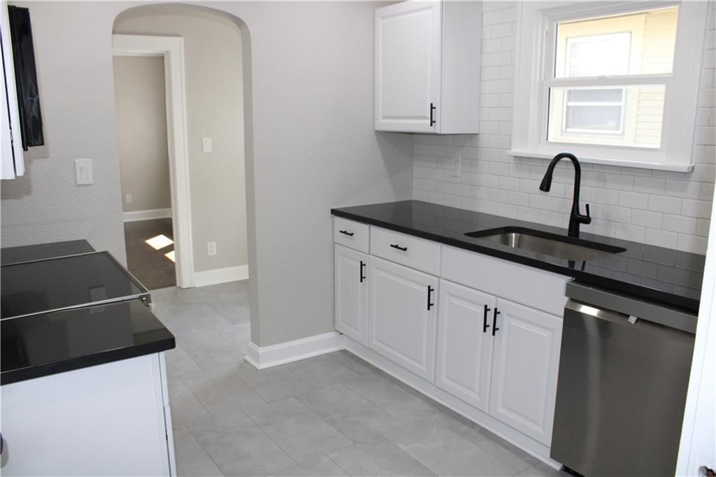 2244 E 69th Street — photo 18