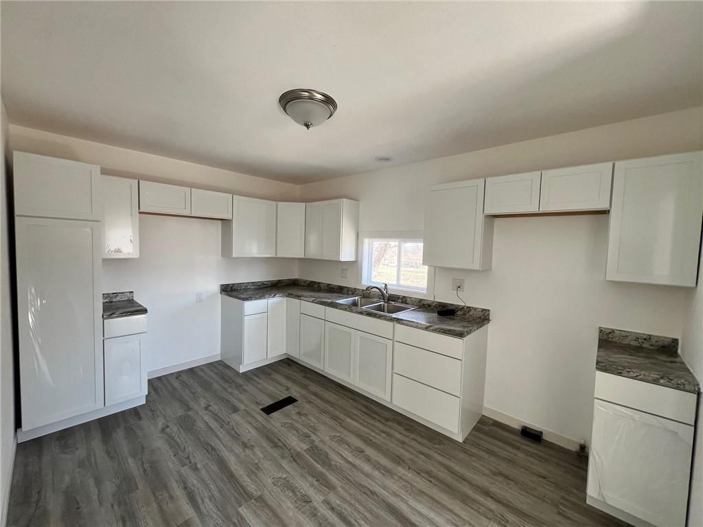 302 N Iowa Street — photo 5