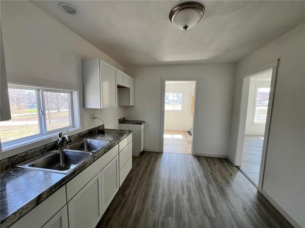 302 N Iowa Street — photo 6