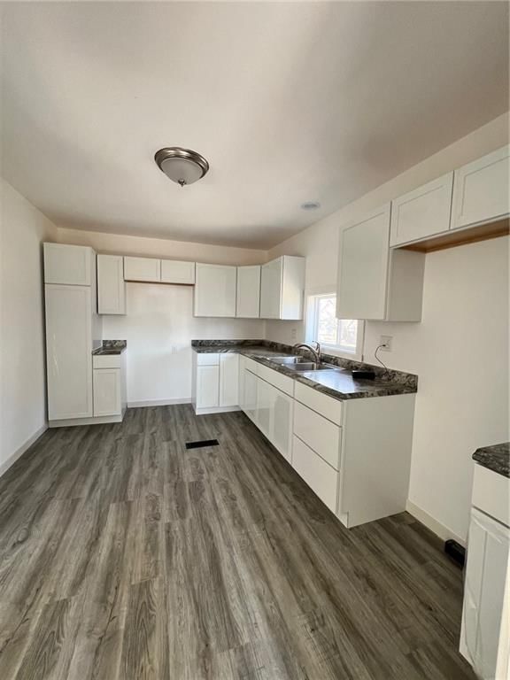 302 N Iowa Street — photo 7