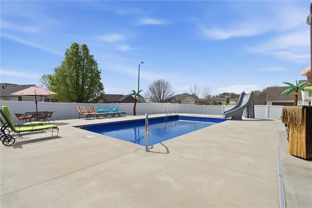 1107 NW Long Drive — photo 3
