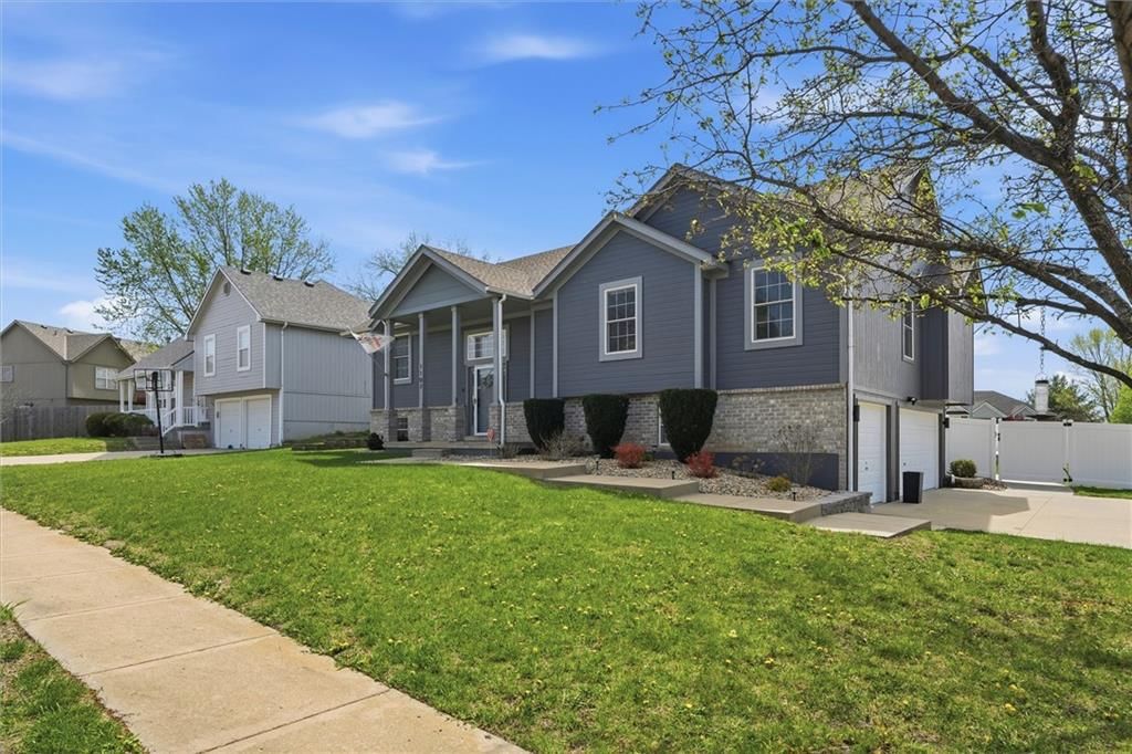 1107 NW Long Drive — photo 4