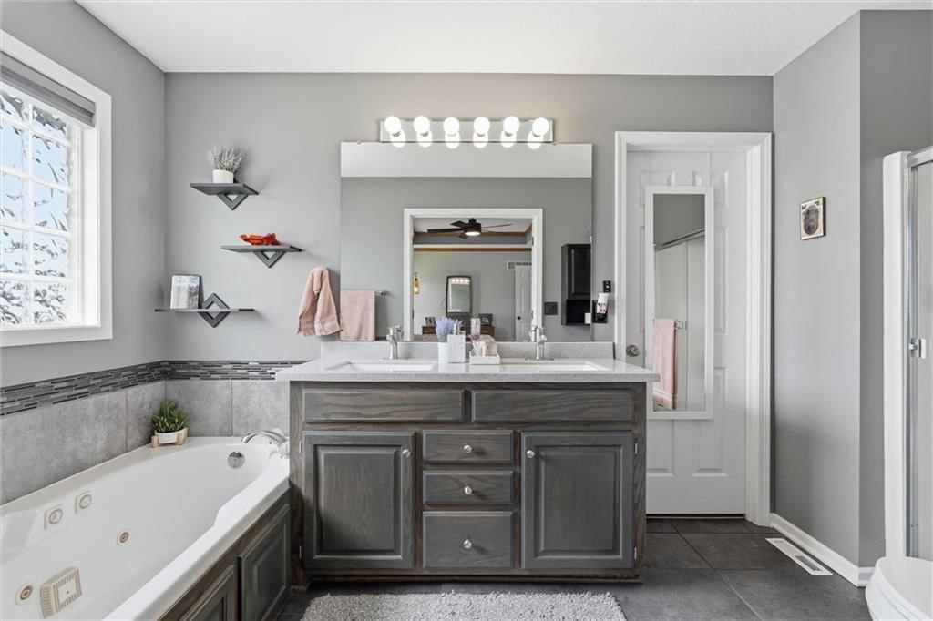 1107 NW Long Drive — photo 32