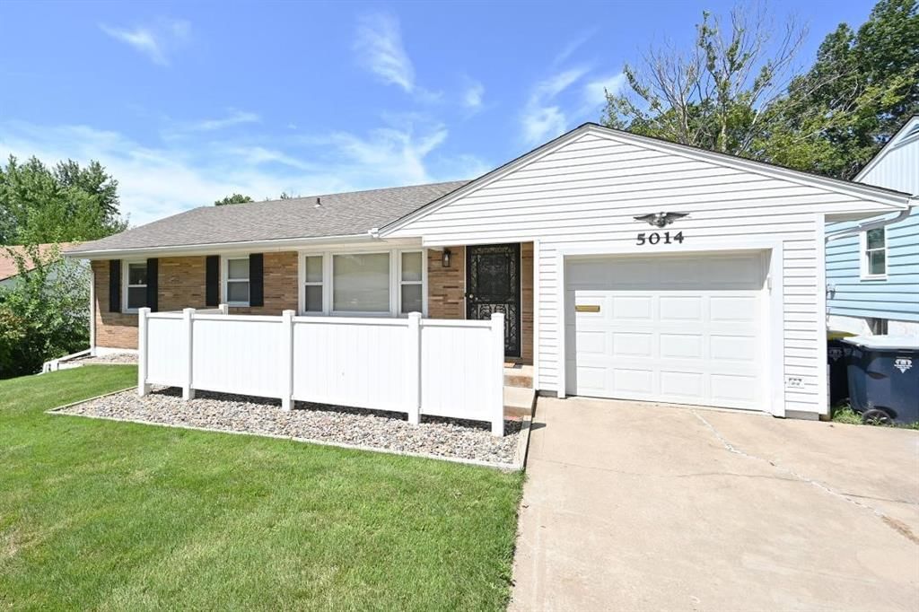 5014 N CYPRESS Avenue — photo 2