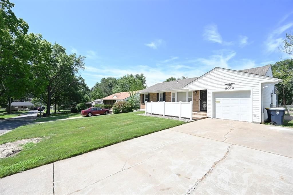 5014 N CYPRESS Avenue — photo 3