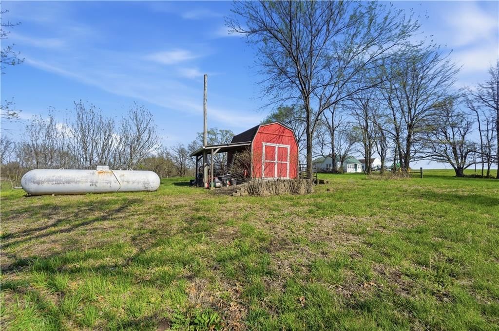 21205 B Highway — photo 38