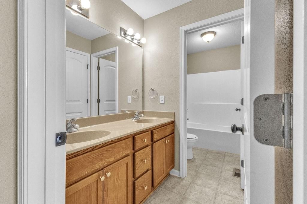 5215 Amy Court — photo 18