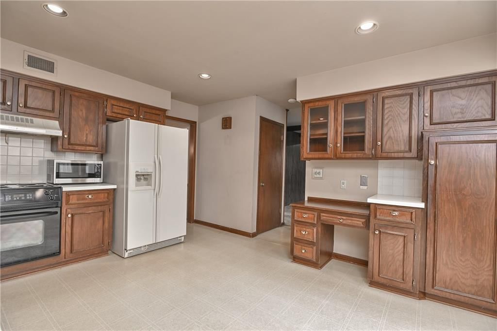 10915 W 100th Terrace — photo 12