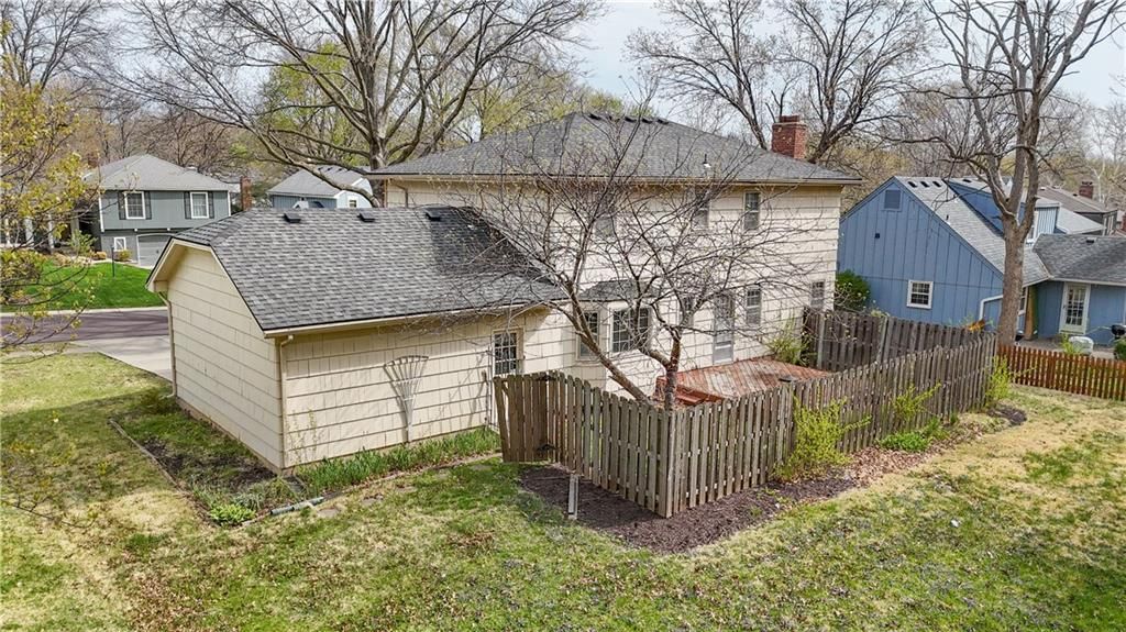 10915 W 100th Terrace — photo 27