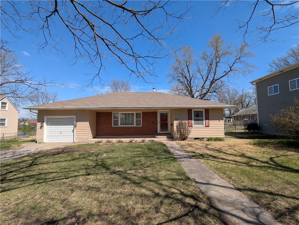 206 Hiawatha Avenue — photo 2