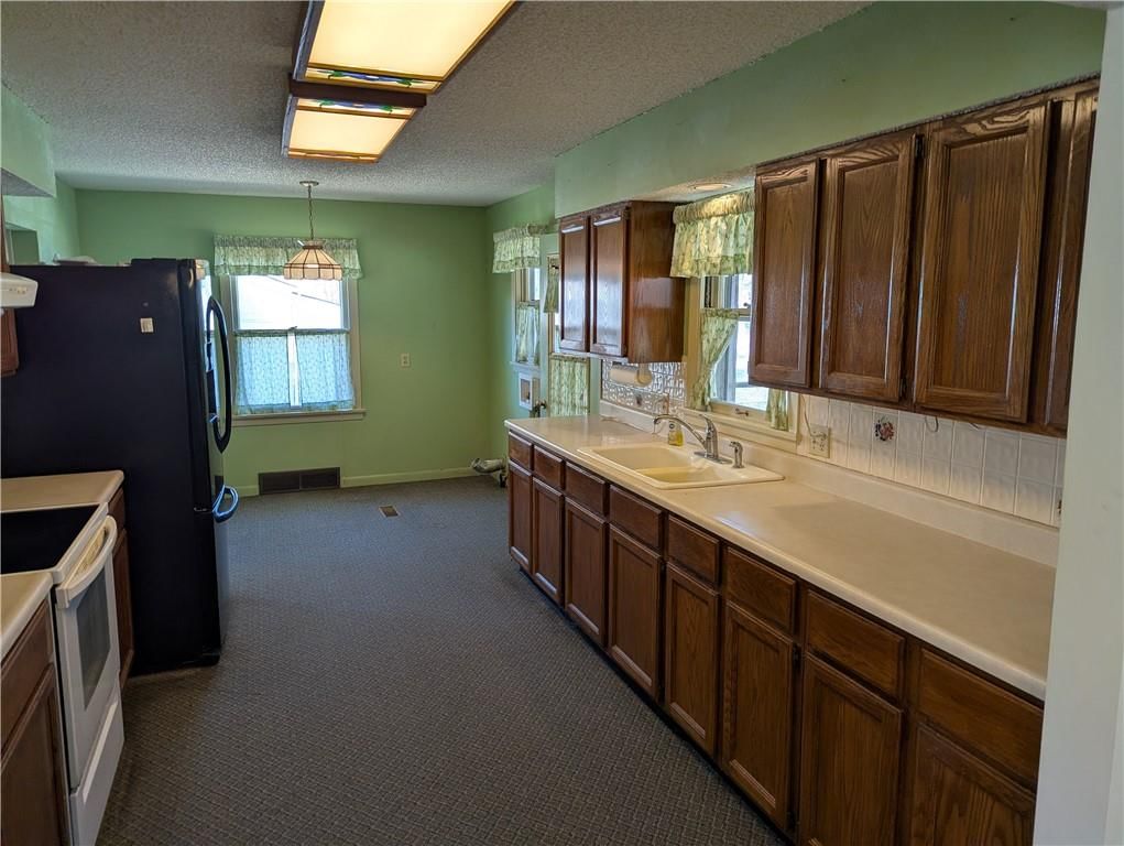 206 Hiawatha Avenue — photo 10