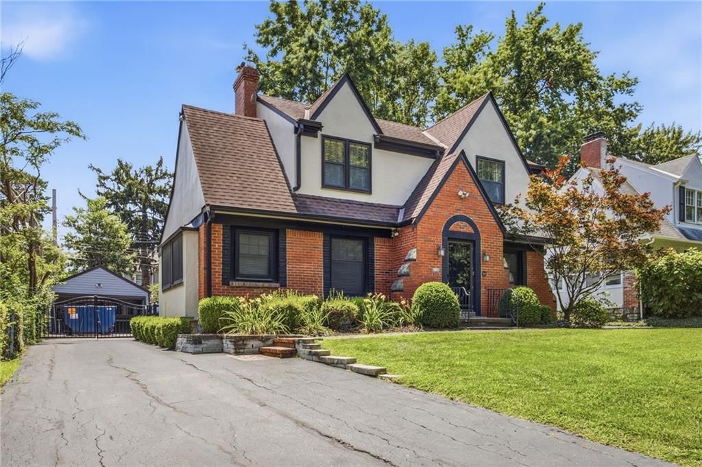1207 W Gregory Boulevard — photo 2