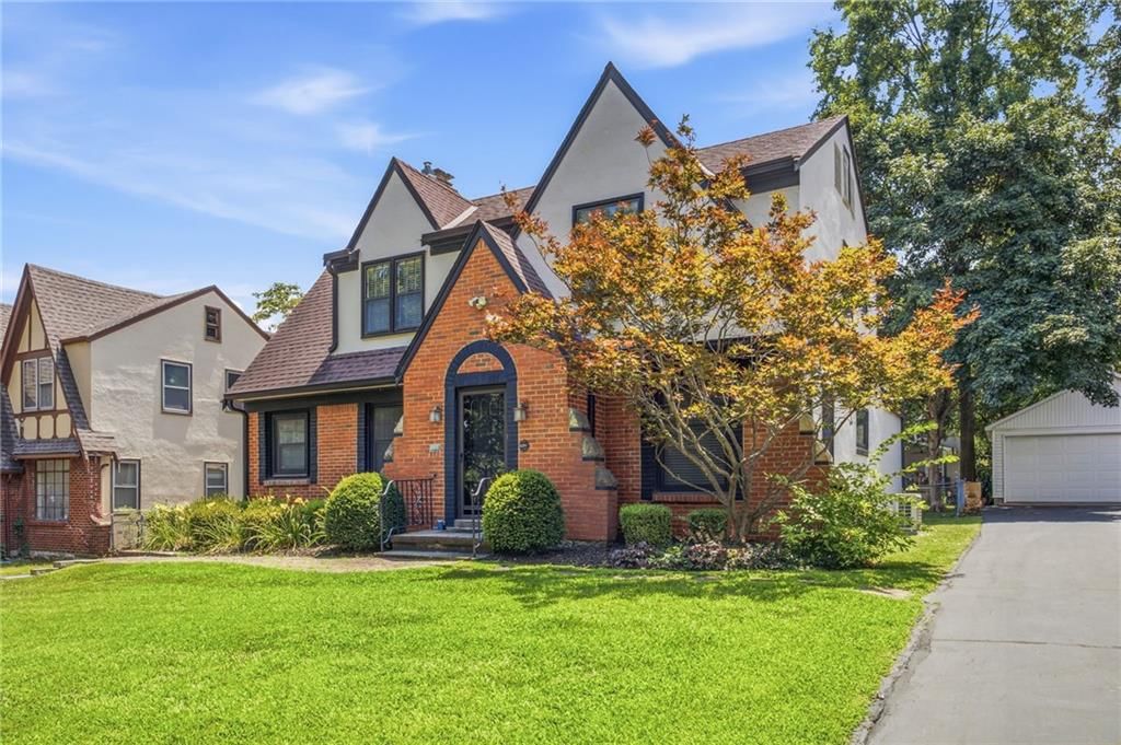 1207 W Gregory Boulevard — photo 3