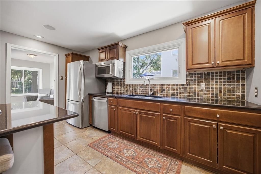 1207 W Gregory Boulevard — photo 15