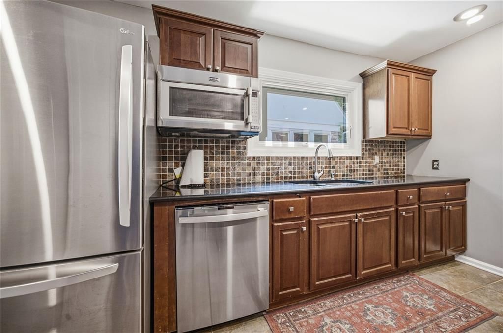 1207 W Gregory Boulevard — photo 17