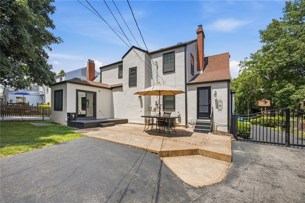 1207 W Gregory Boulevard — photo 29
