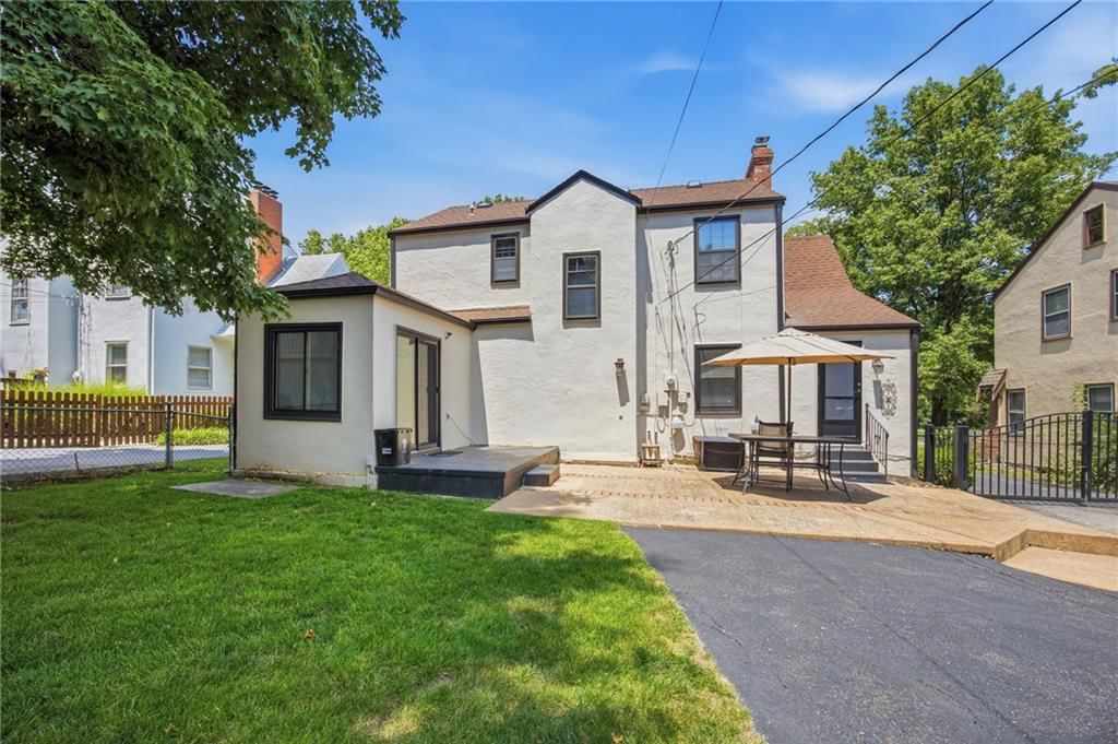 1207 W Gregory Boulevard — photo 30