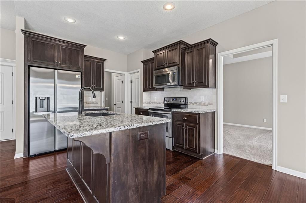 806 NW Par Drive — photo 15