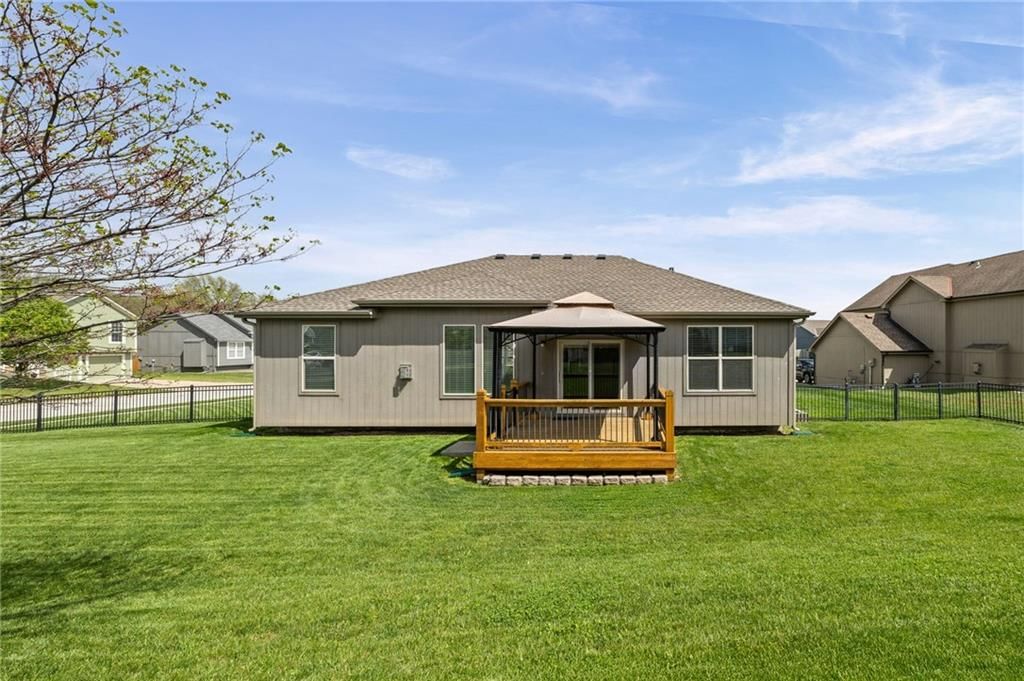 806 NW Par Drive — photo 35