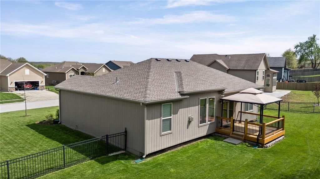 806 NW Par Drive — photo 36