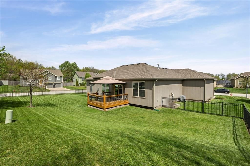 806 NW Par Drive — photo 40