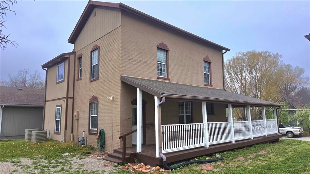 405 W Peoria Street — photo 2