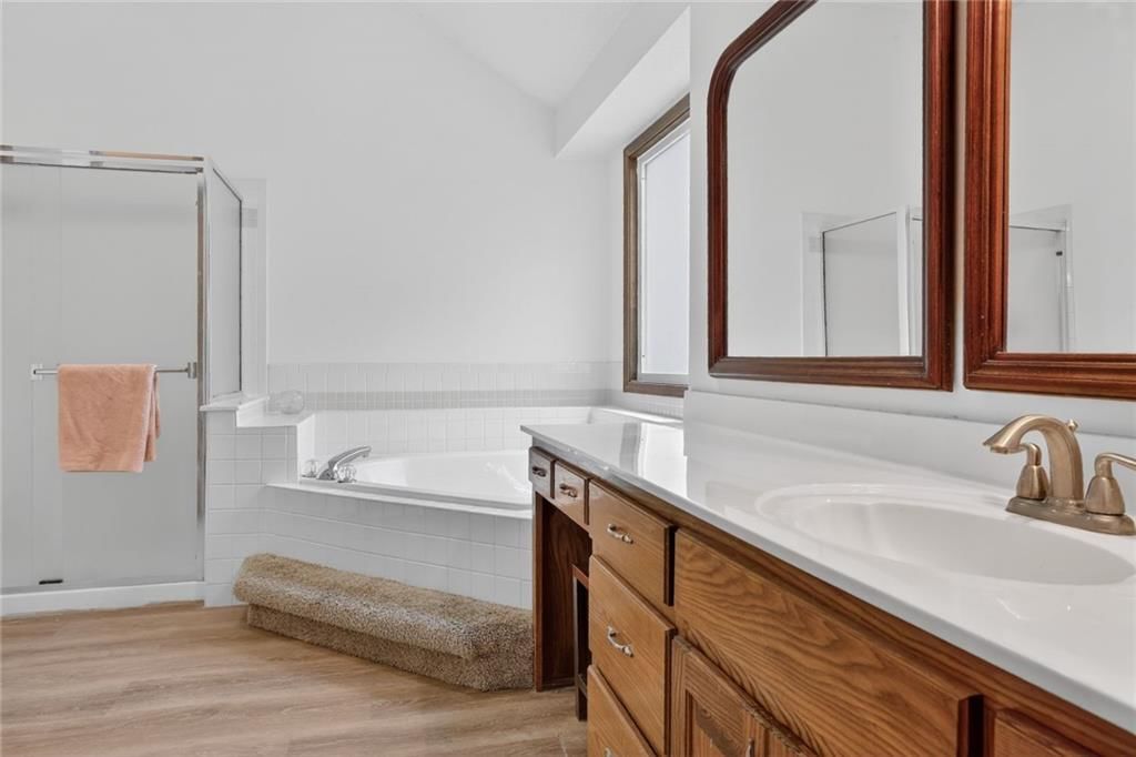 8442 Lakeview Avenue — photo 12