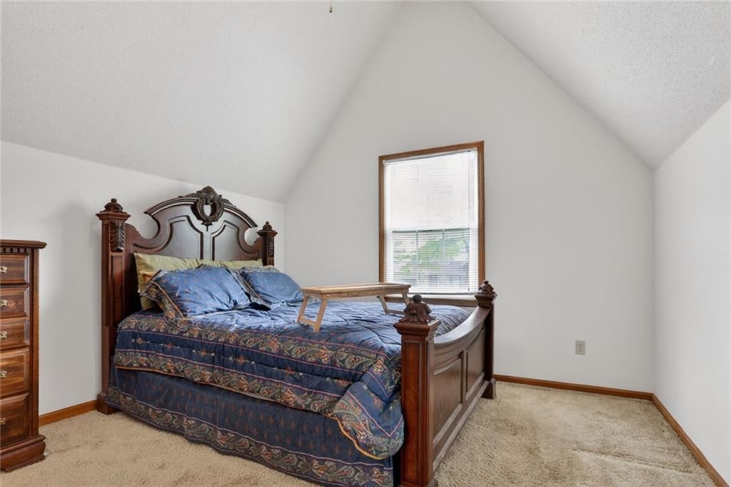 8442 Lakeview Avenue — photo 14