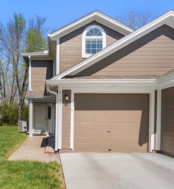 6157 NE Moonstone Court, Lee's Summit, MO
