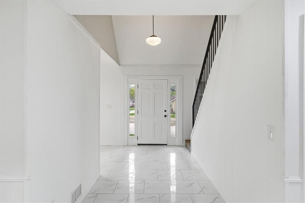 12816 Overhill Avenue — photo 3