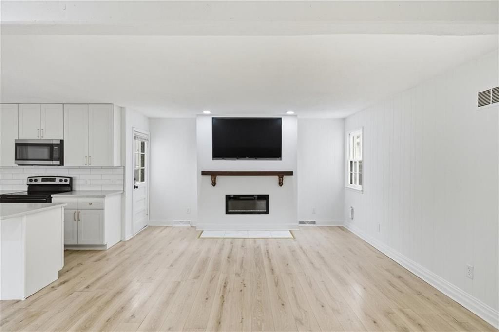 12816 Overhill Avenue — photo 4
