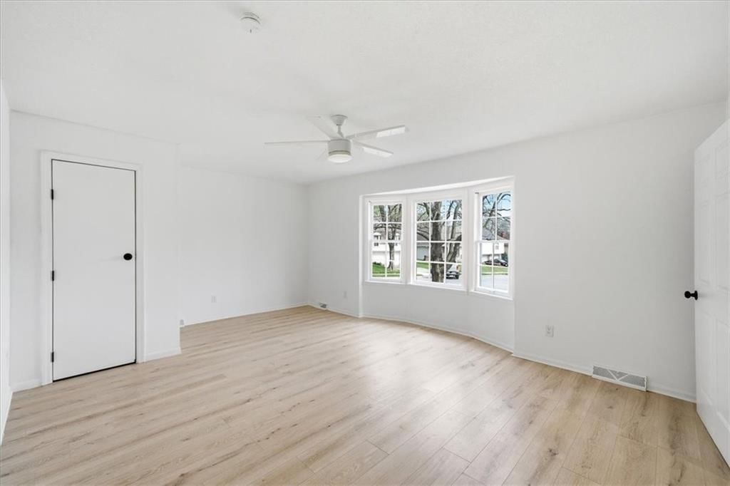 12816 Overhill Avenue — photo 10