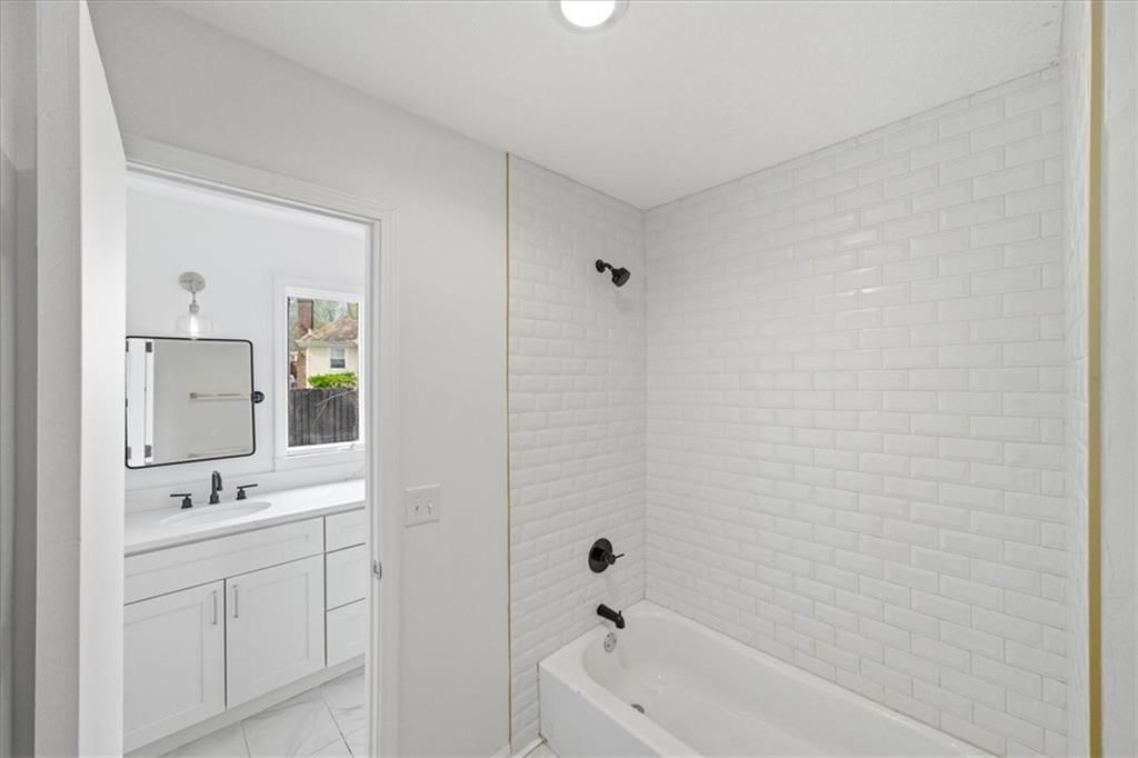 12816 Overhill Avenue — photo 14