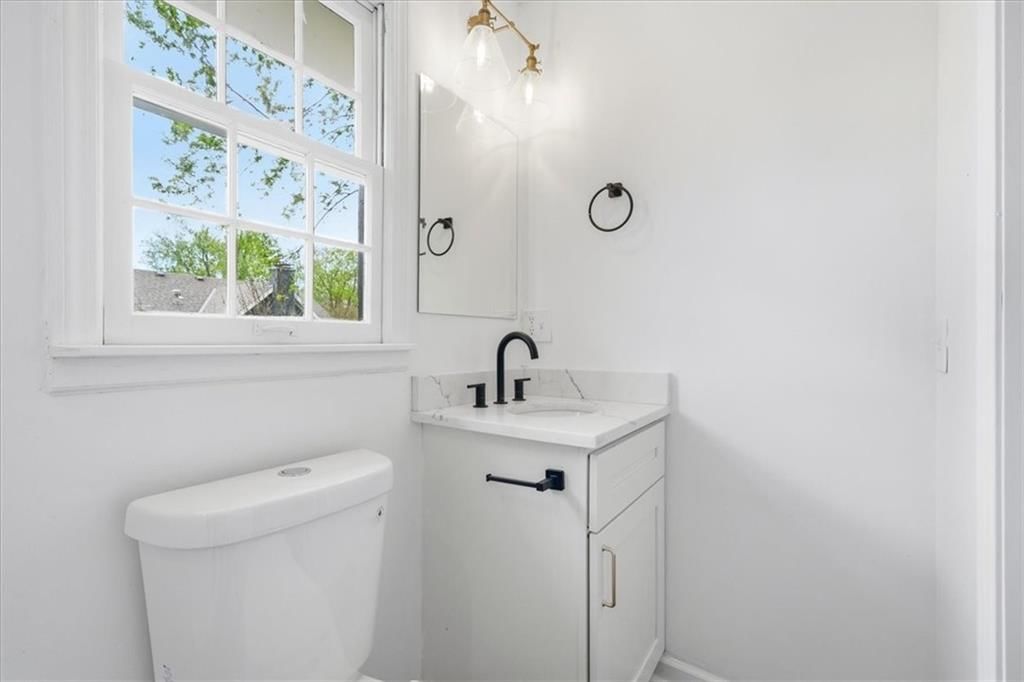 12816 Overhill Avenue — photo 16