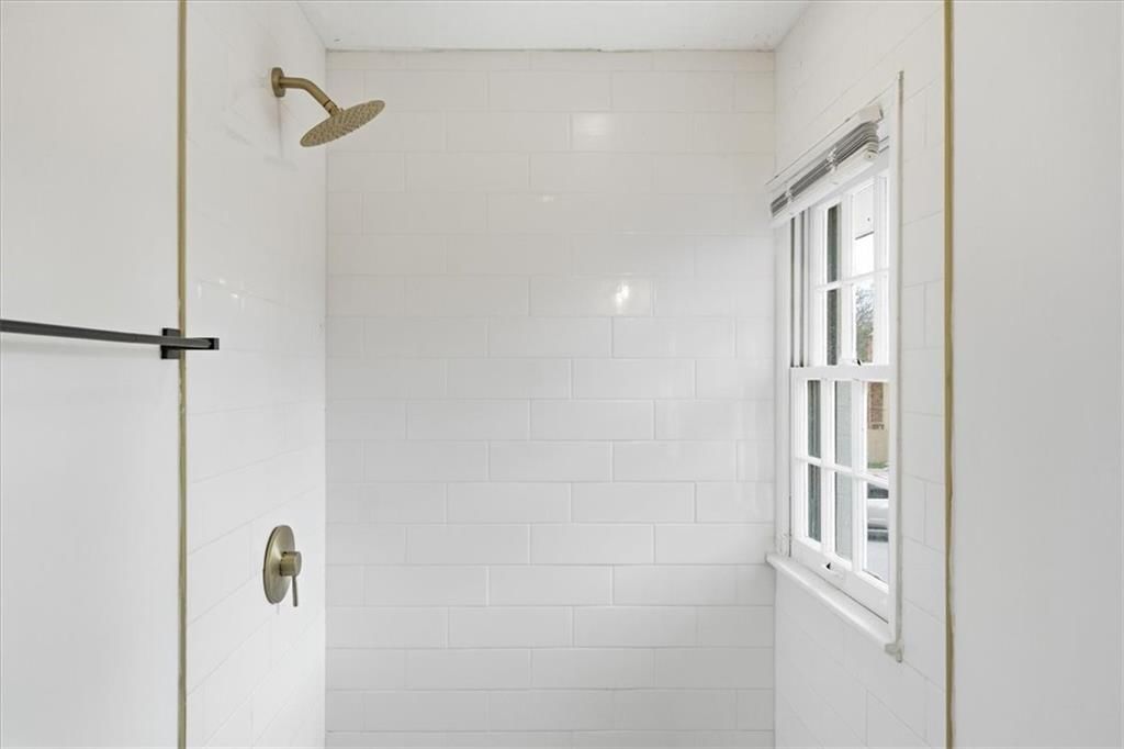 12816 Overhill Avenue — photo 17