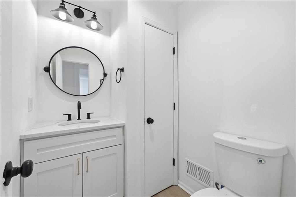 12816 Overhill Avenue — photo 18