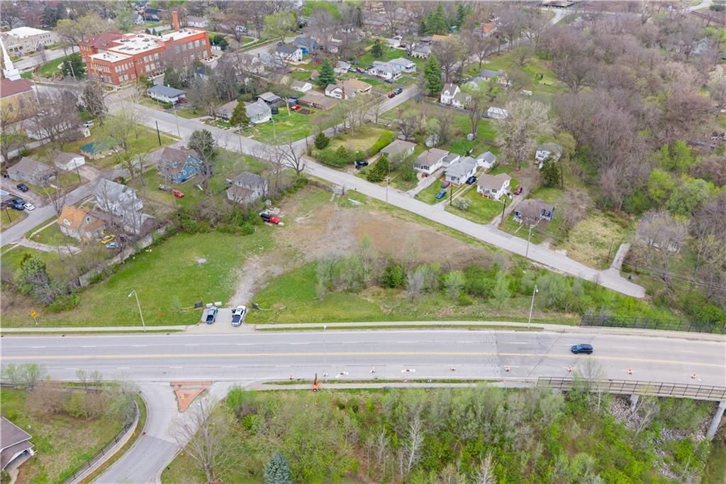 9827 E Independence Avenue — photo 2