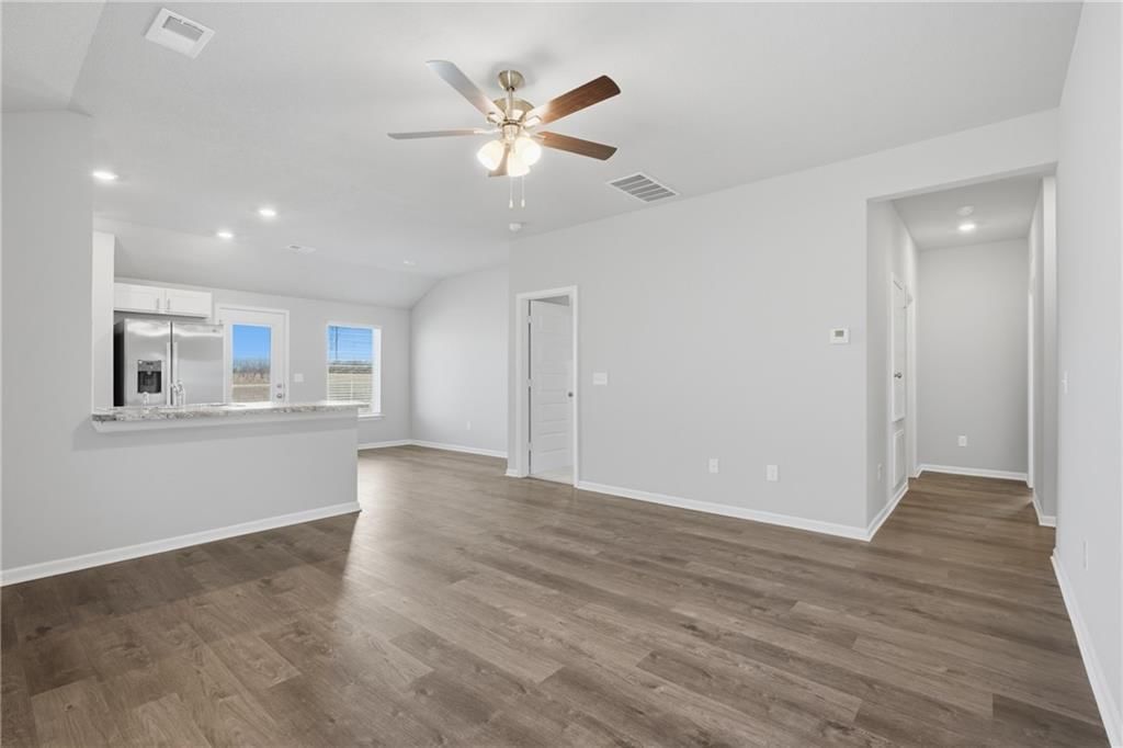 612 W Bluebird Street — photo 2