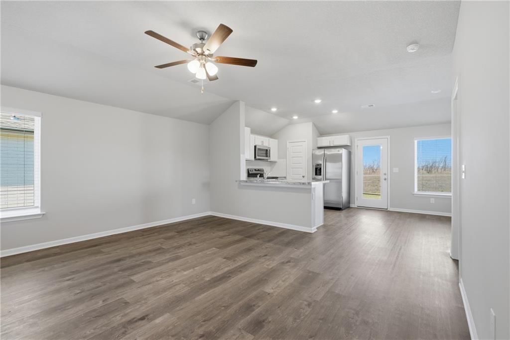 612 W Bluebird Street — photo 3