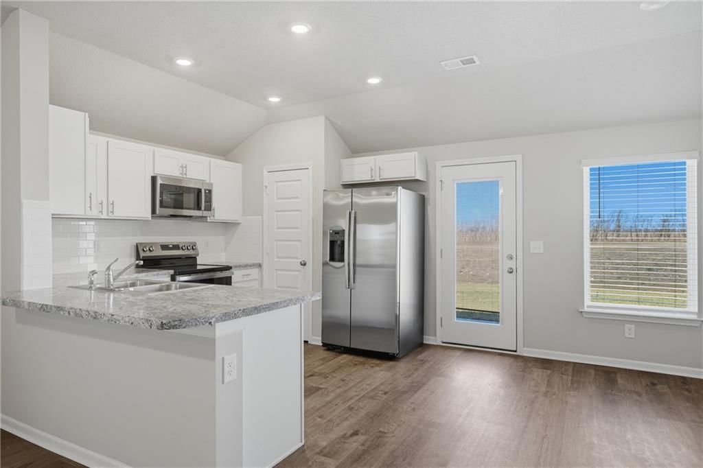 612 W Bluebird Street — photo 4