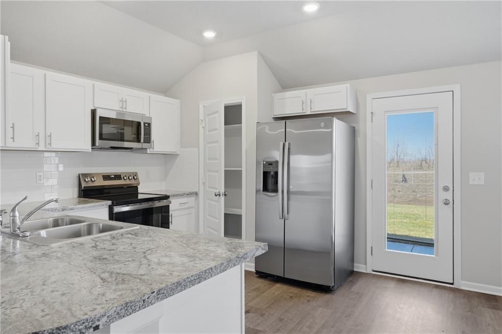612 W Bluebird Street — photo 7