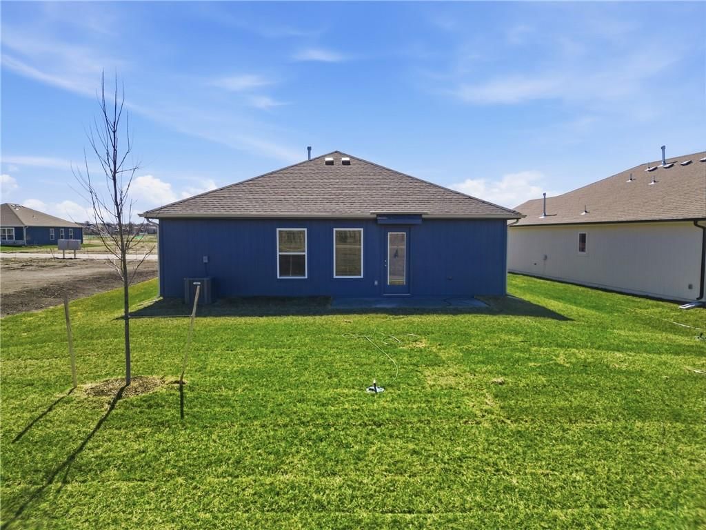 612 W Bluebird Street — photo 15