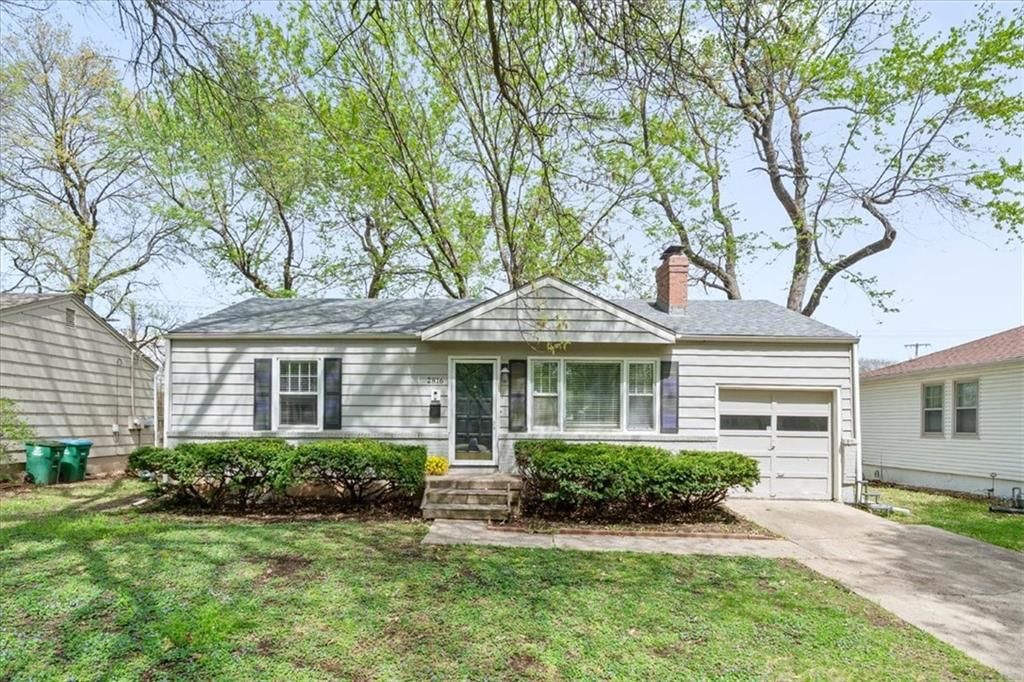 2816 W 47th Terrace, Westwood, KS