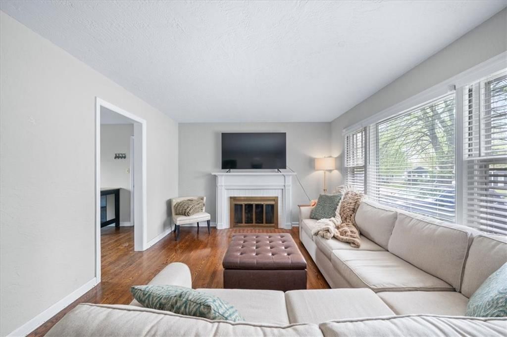 2816 W 47th Terrace — photo 2