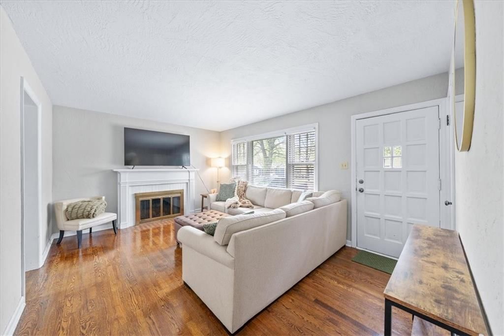 2816 W 47th Terrace — photo 3